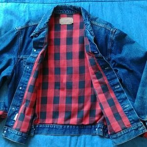 Vintage buffalo plaid lined Levis denim jacket